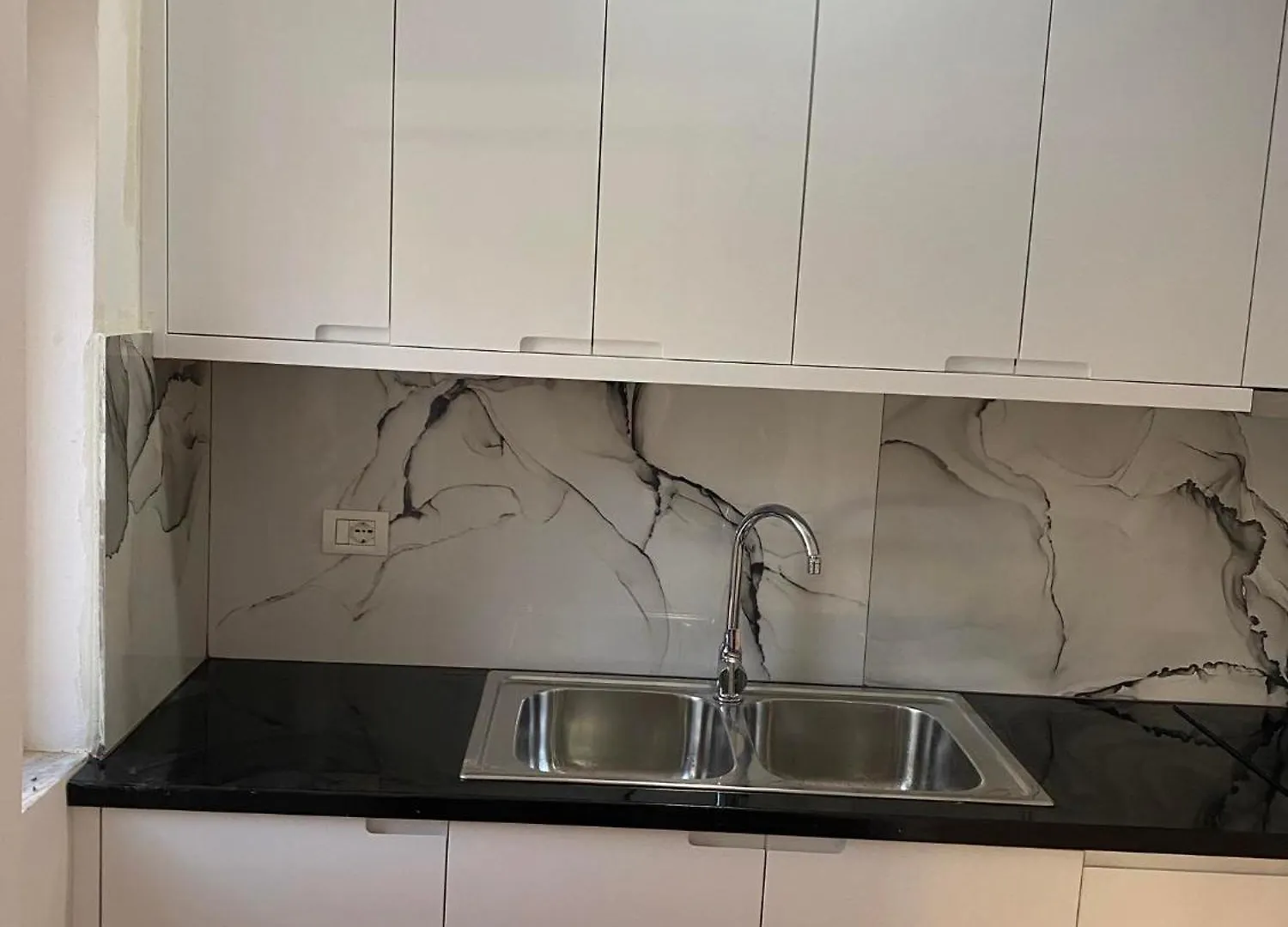 Redon Esaj Apartment Berat